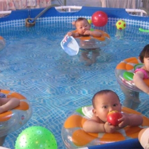 跳跳海豚婴儿游泳馆