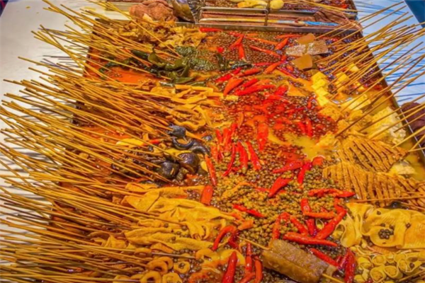 来串街边串串香