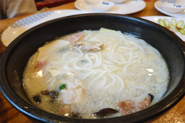 云南大理过桥米线