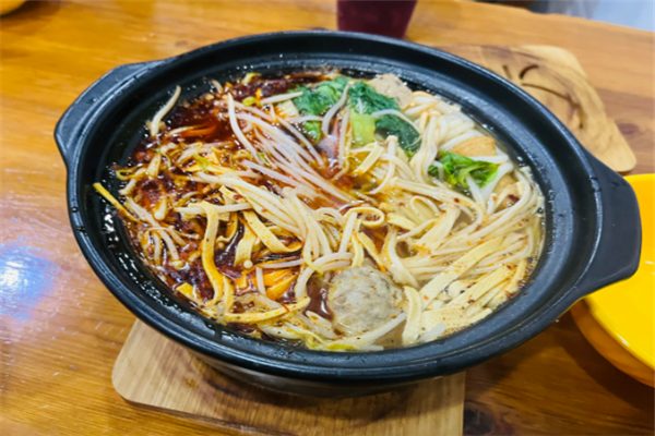 云南大理过桥米线