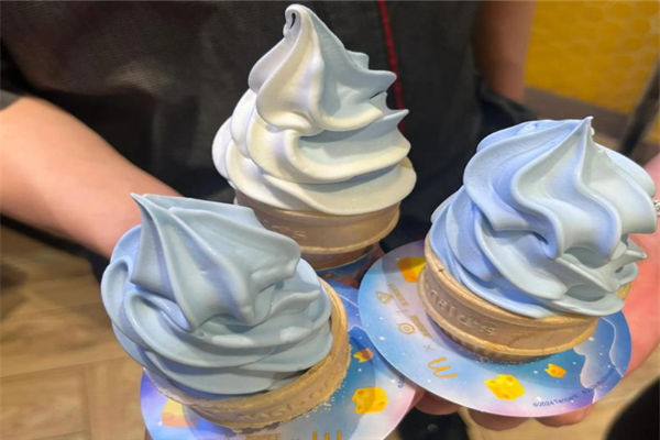 可乐猫冰淇淋冷饮