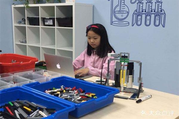 小创客机器人教育 小创客机器人教育