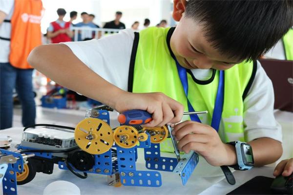 小创客机器人教育 小创客机器人教育