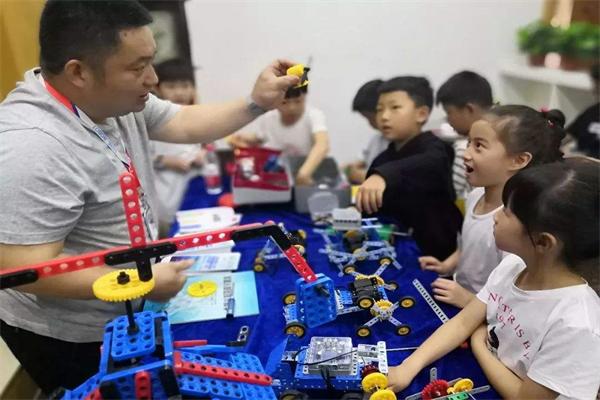 熊孩子机器人教育 熊孩子机器人教育