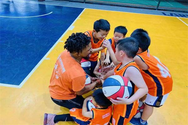 AAUsports美式篮球培训俱乐部 AAUsports美式篮球培训俱乐部