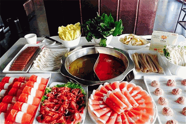 在上海开一家餐饮店怎么样