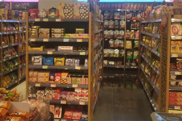沁心原水果炒货店