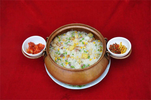 老太婆土锅洋芋饭