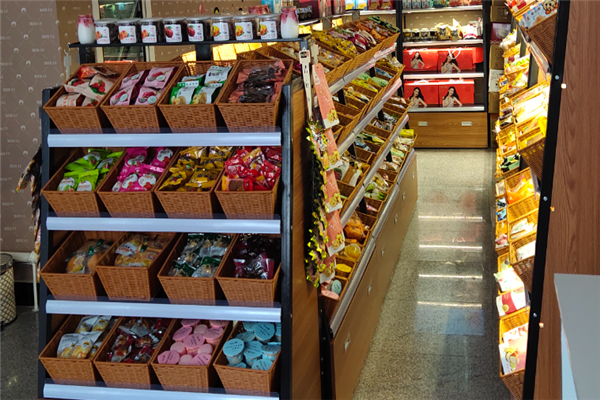 零嘴港零食加盟 零嘴港零食加盟