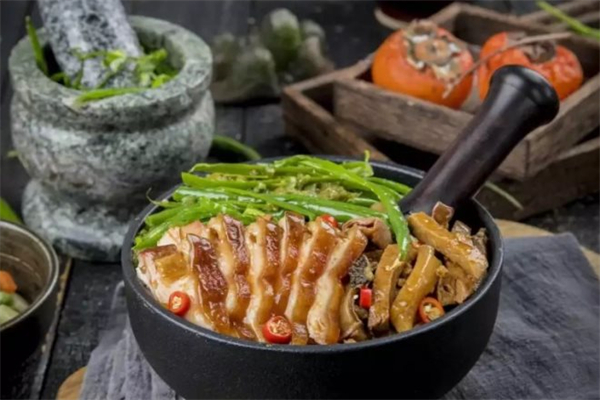 牛起来剁椒拌饭