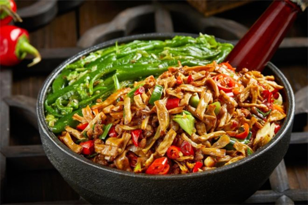 牛起来剁椒拌饭