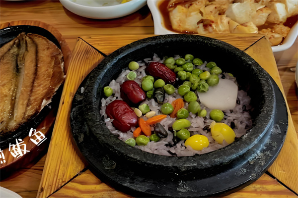 金鑫石锅拌饭