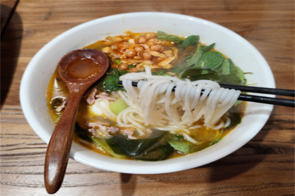 小碟大碗米线