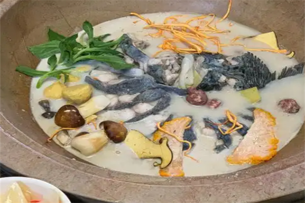 潇湘石锅鱼火锅
