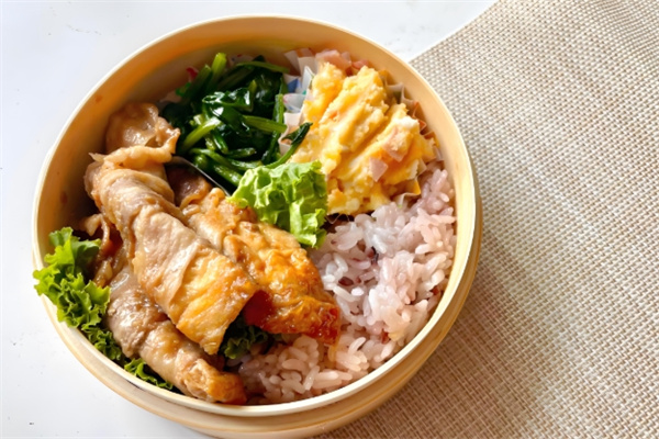 黑饭盒城市精致便当