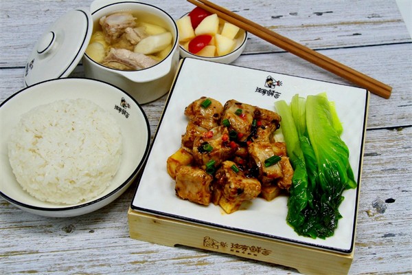 独家鲜言牛腩饭