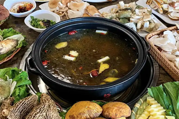 菌王村野生菌火锅