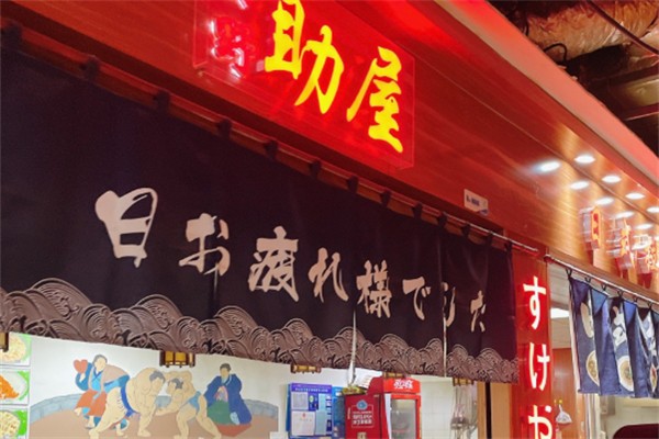 助屋炸鸡沙拉饭