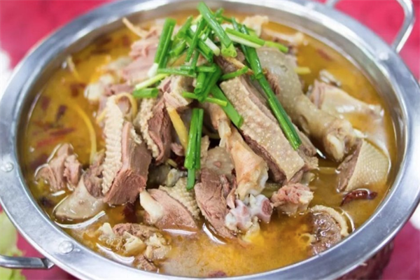 鹅味鲜火锅