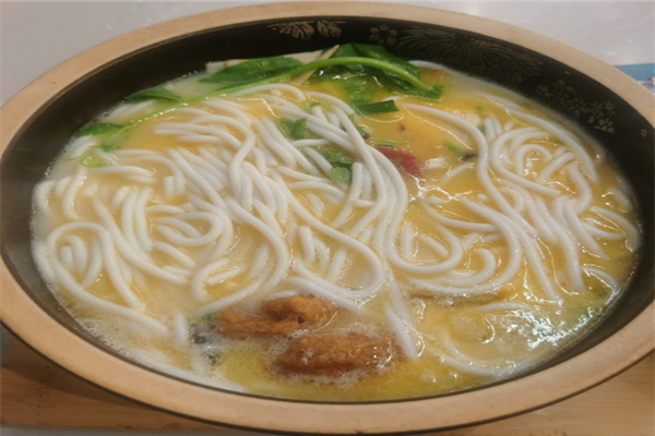 闺米云南过桥米线加盟