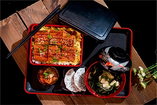 胜盒屋日式烤肉丼饭