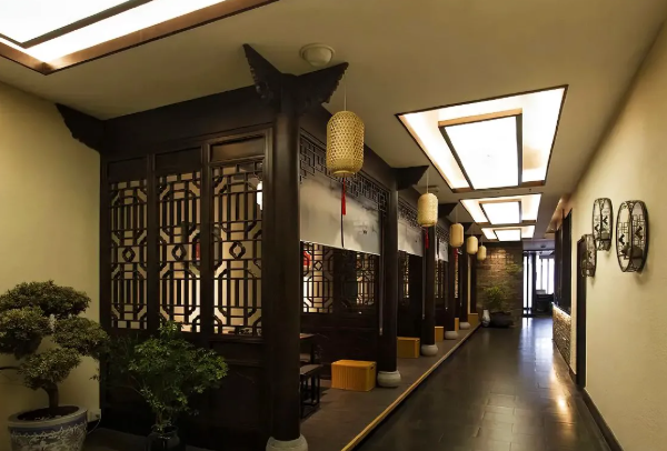鸢飞大酒店
