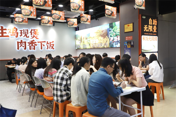 渝八两重庆鸡公煲加盟