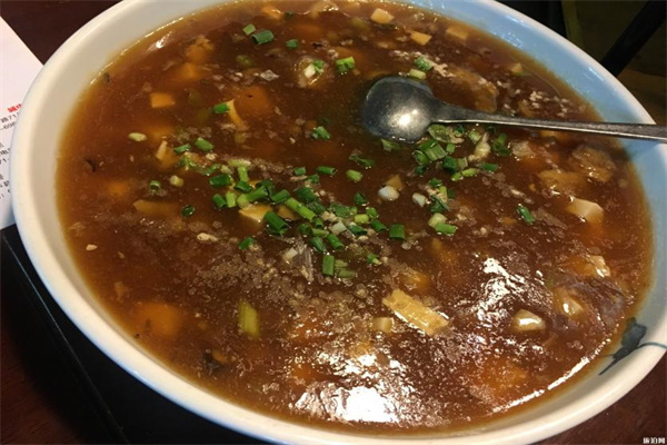 鲁蒙肉饼糁汤