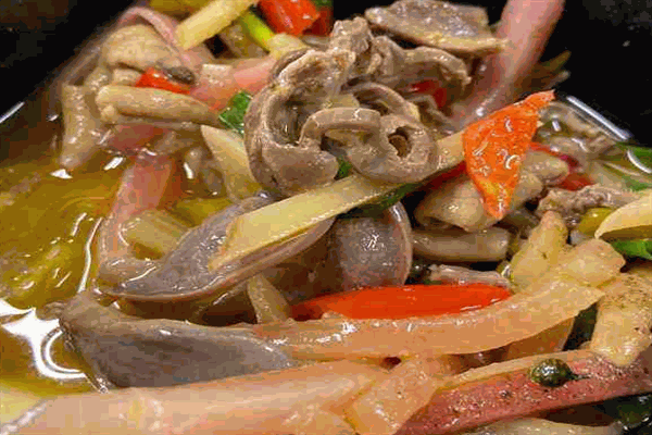 小杜鸡肠酸萝卜鸡杂