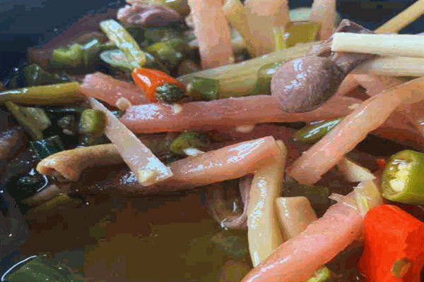 小杜鸡肠酸萝卜鸡杂