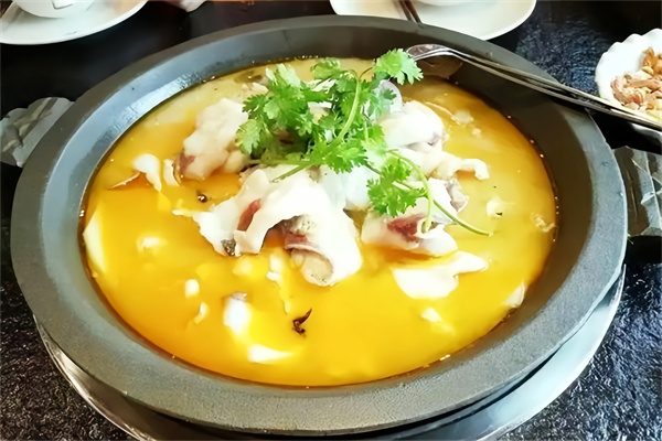 石笠鲜蒸汽石锅鱼