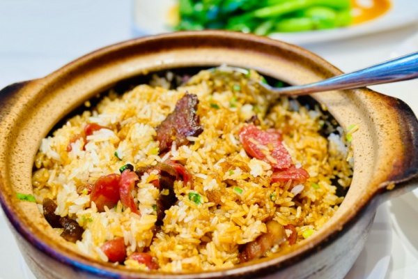 香她他煲仔饭 香她他煲仔饭
