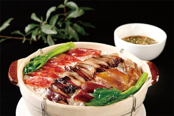 香香他她煲仔饭加盟