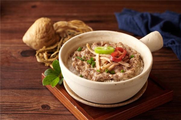 香香他她煲仔饭加盟