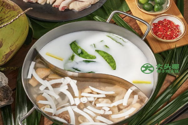 大头椰椰子鸡火锅店