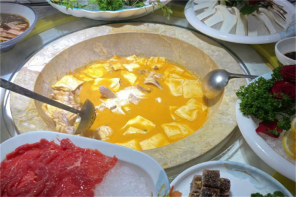 春记石锅鱼火锅
