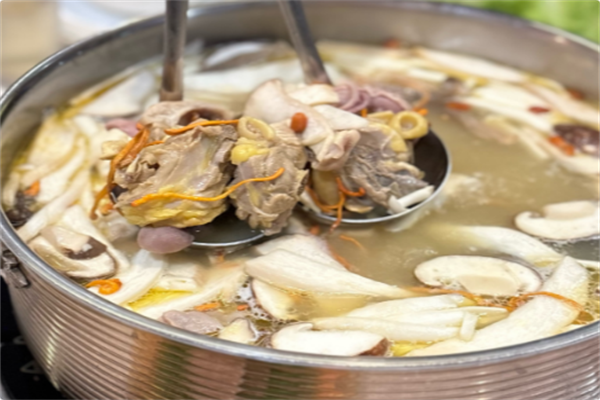 捞味猪肚鸡火锅
