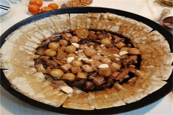 锅里捞地锅鸡