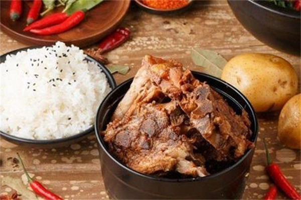 鲍汁肥牛排骨饭怎么加盟？餐饮新贵，等你共创！