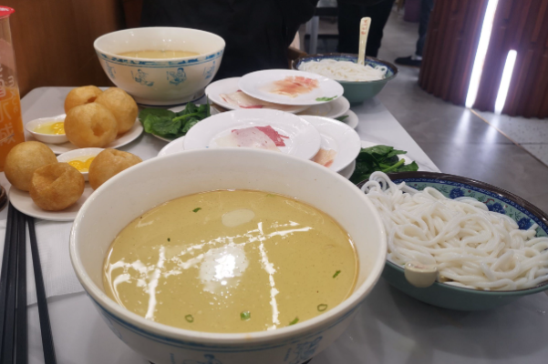 卢和记蒙自米线