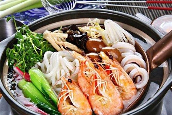 八角亭云南过桥米线