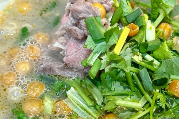 鑫大宽巷生烫牛肉米线