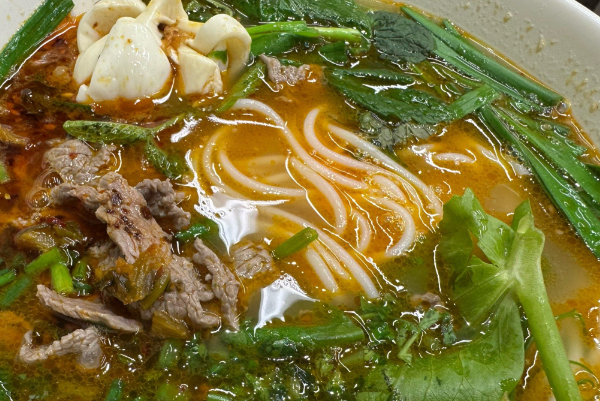 俏阿妮·云南生烫牛肉米线