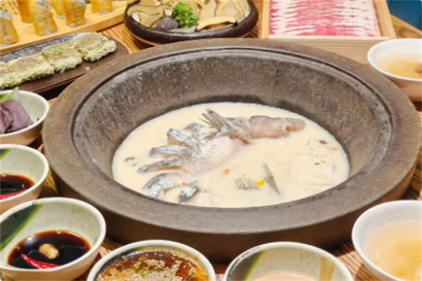 水河石锅鱼火锅