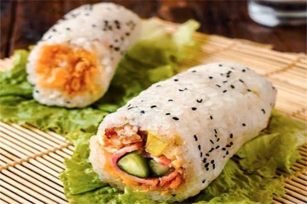 悠握饭团
