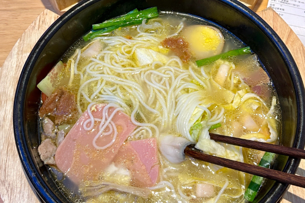 月亮米鸡汤米线