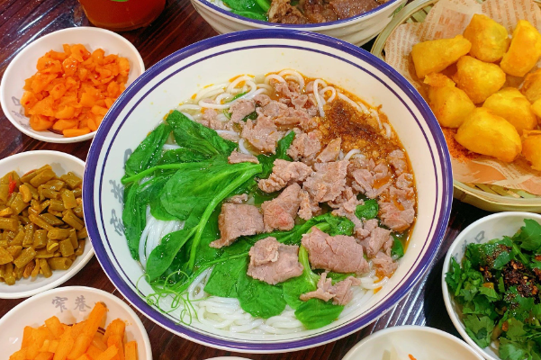 古早巷生烫牛肉米线