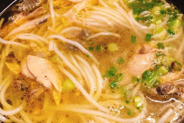 土八方鲜熬土鸡米线