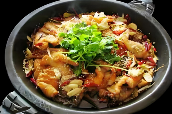 乾隆石锅鱼 乾隆石锅鱼