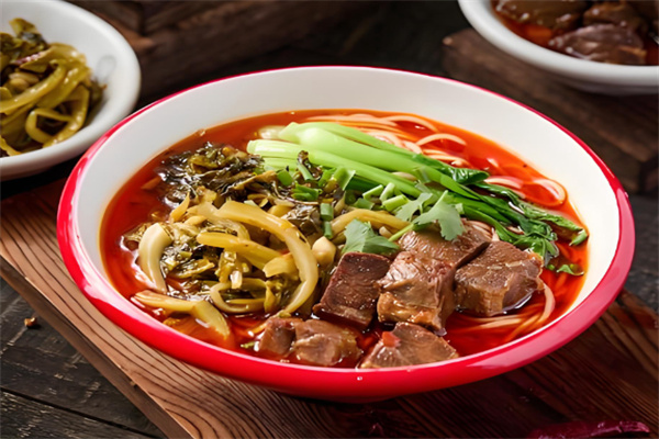 麦面条酸辣粉大碗牛肉面 麦面条酸辣粉大碗牛肉面